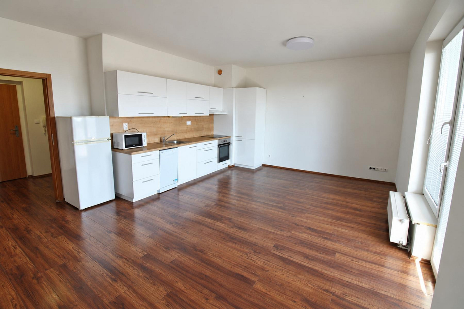 Pronájem bytu 1+kk 50 m² – fotografie 2