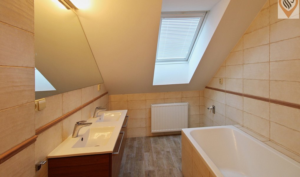 Prodej domu 300 m² s pozemkem 265 m², Dobřany – náhled fotky 16