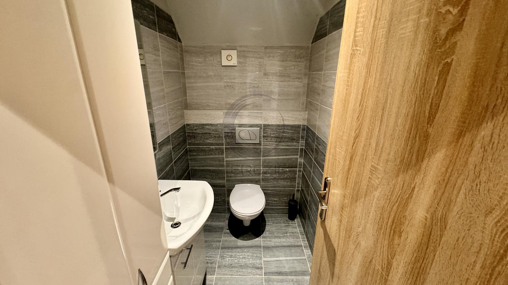 Pronájem bytu 2+1 81 m² – fotografie 3