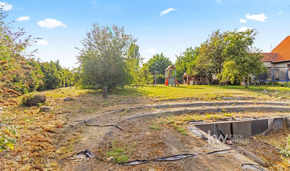 Prodej stavebního pozemku 1 485 m², Kněževes – náhled fotky 9