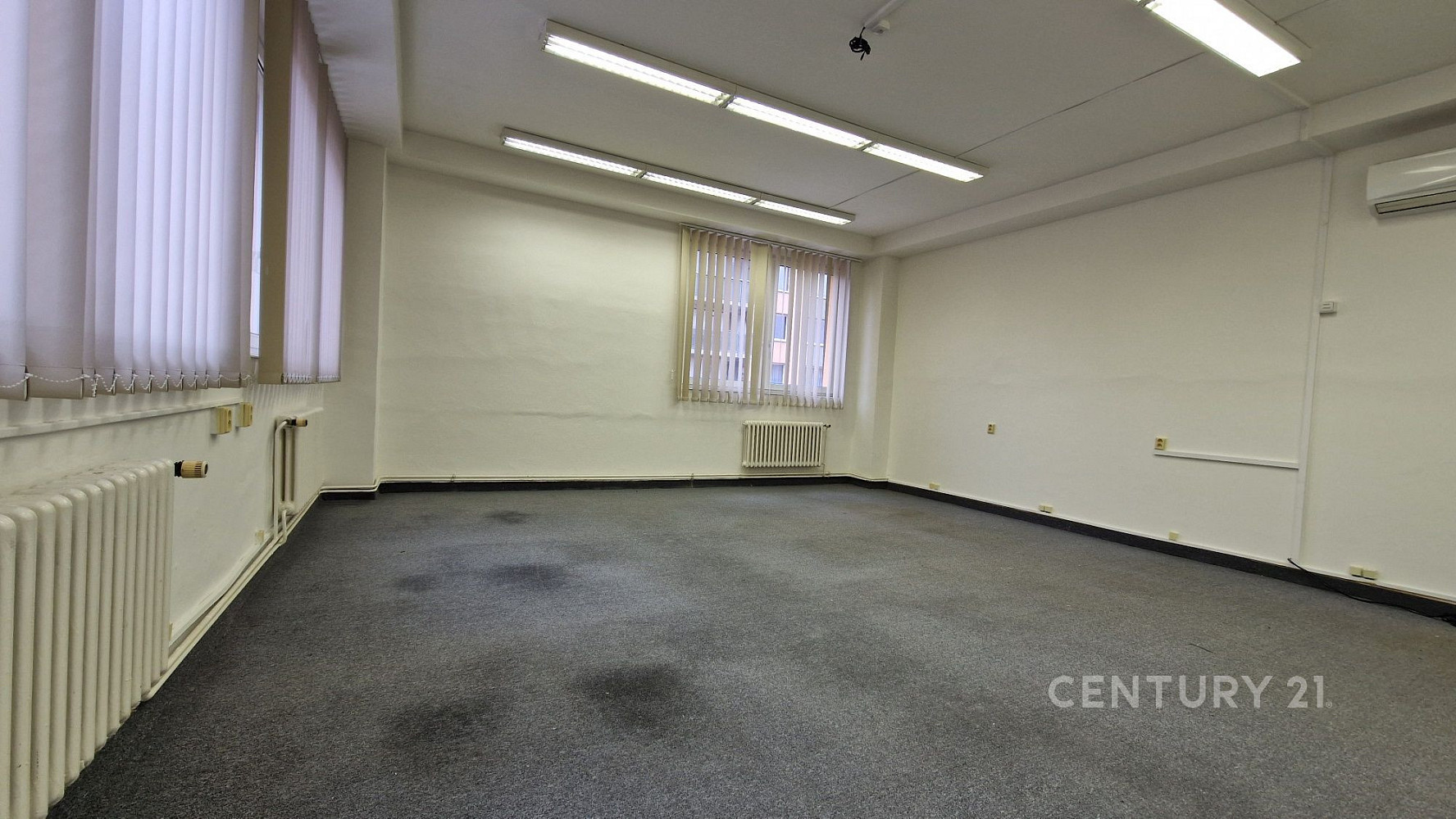 Pronájem kanceláře 43 m² – fotografie 3