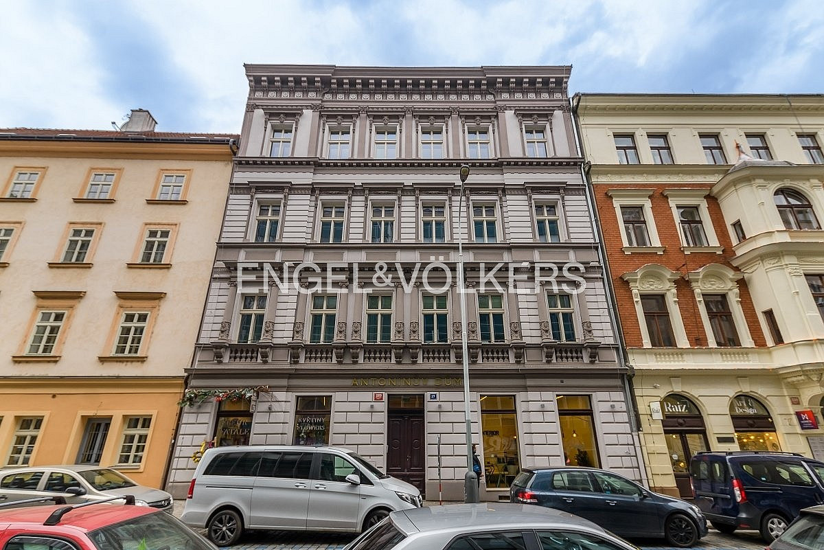 Pronájem obchodních prostor 93 m²