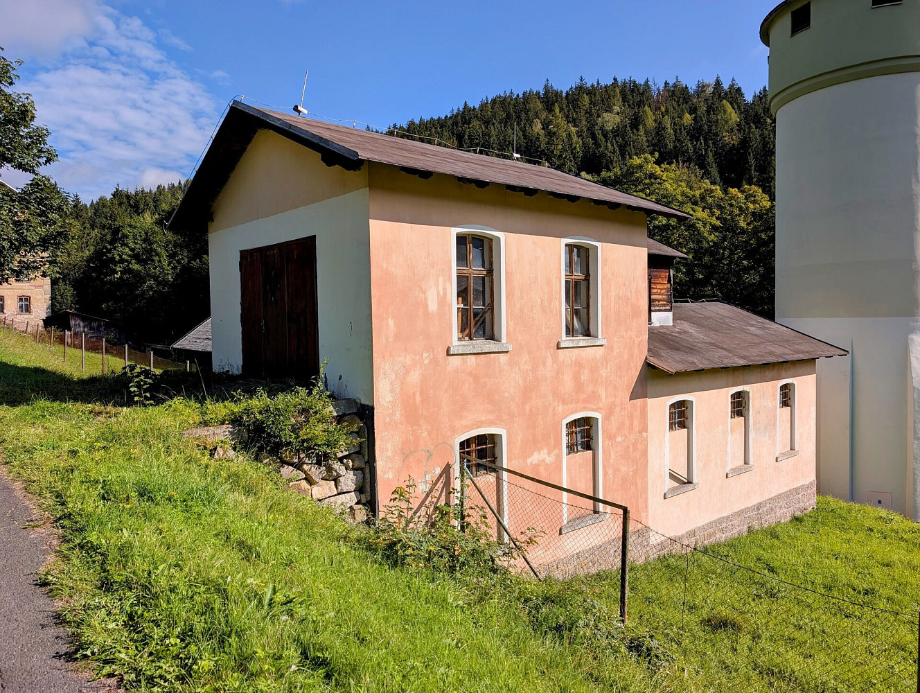 Skladovací prostor - garáž v Kořenově – fotografie 4