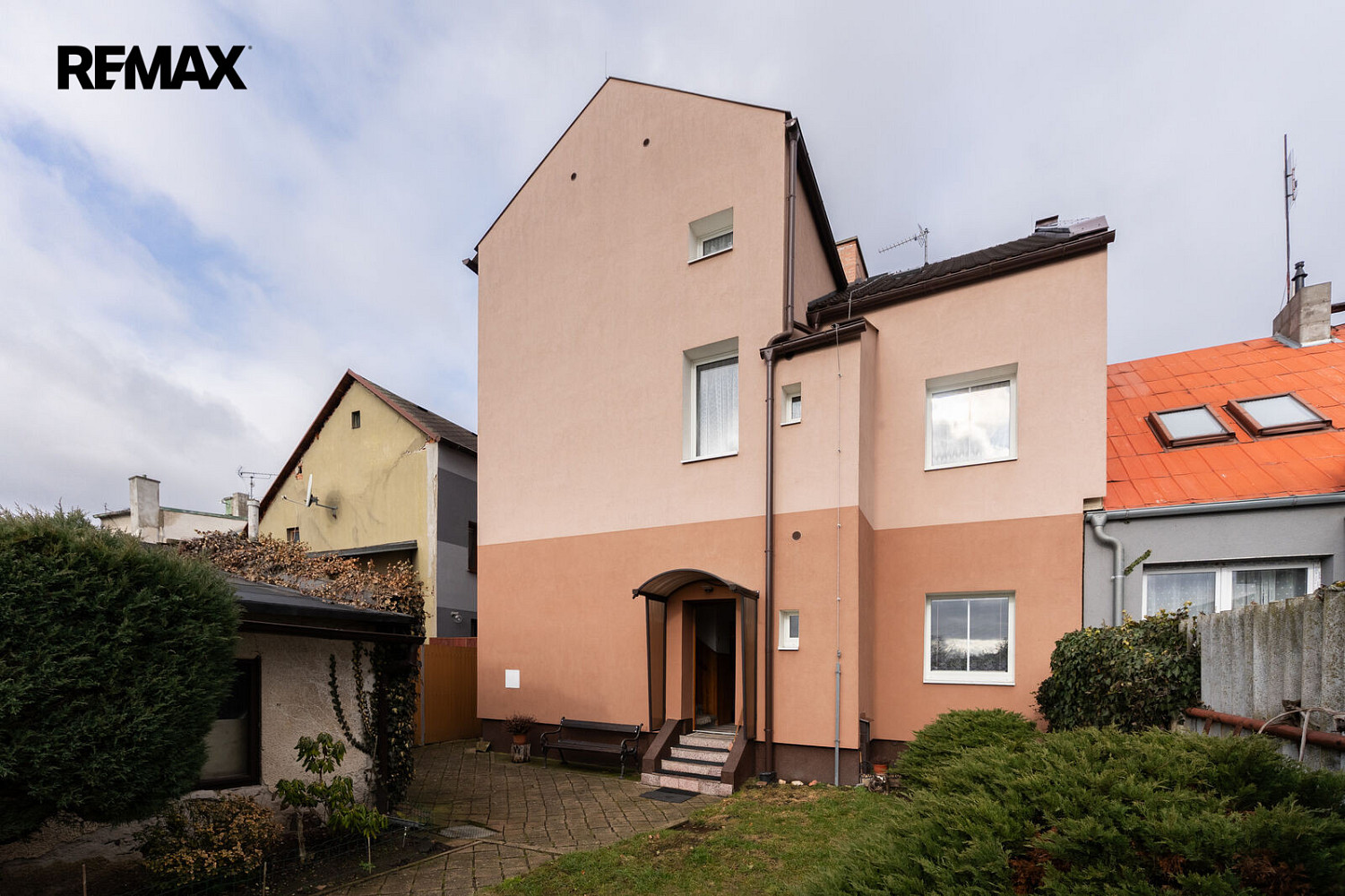 Prodej domu 207 m² s pozemkem 354 m² – fotografie 2