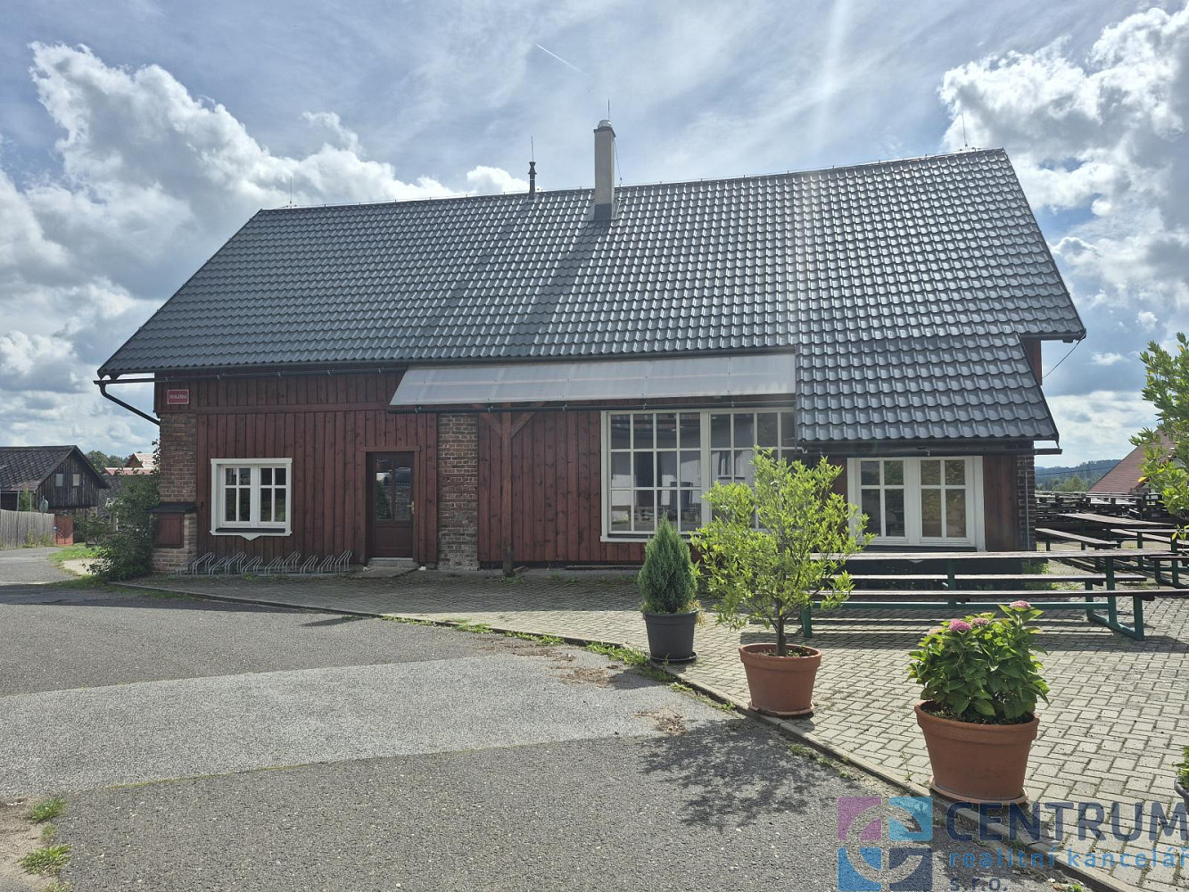 Pronájem obchodních prostor 240 m²