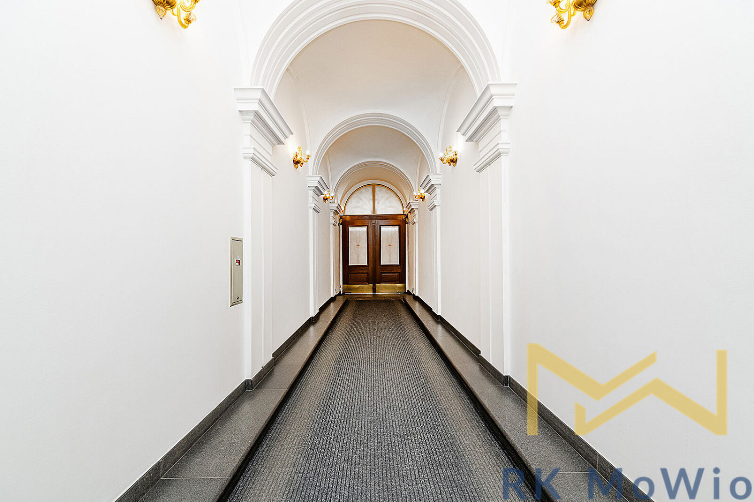 Parkovací stání v podzemní garáži na vinohradech na praze 2 — photo 3
