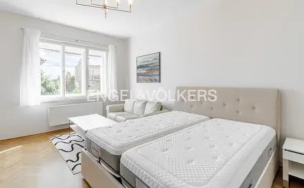 Pronájem bytu 1+1 48 m², náměstí Před bateriemi, Praha 6 - Střešovice