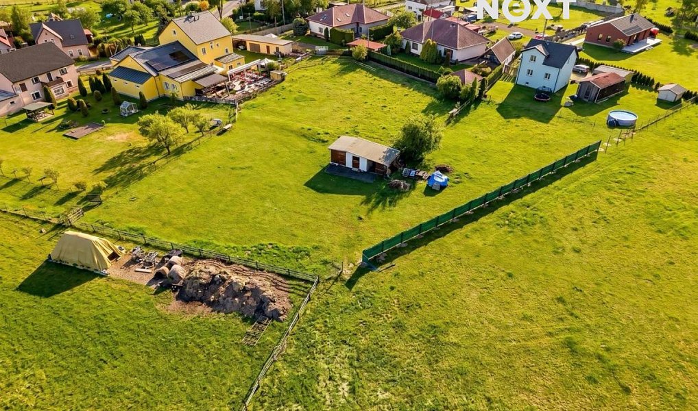 Prodej stavebního pozemku 2 246 m², Pila – náhled fotky 4