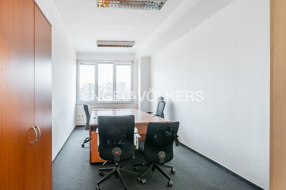 Pronájem kanceláře 516 m² – fotografie 3
