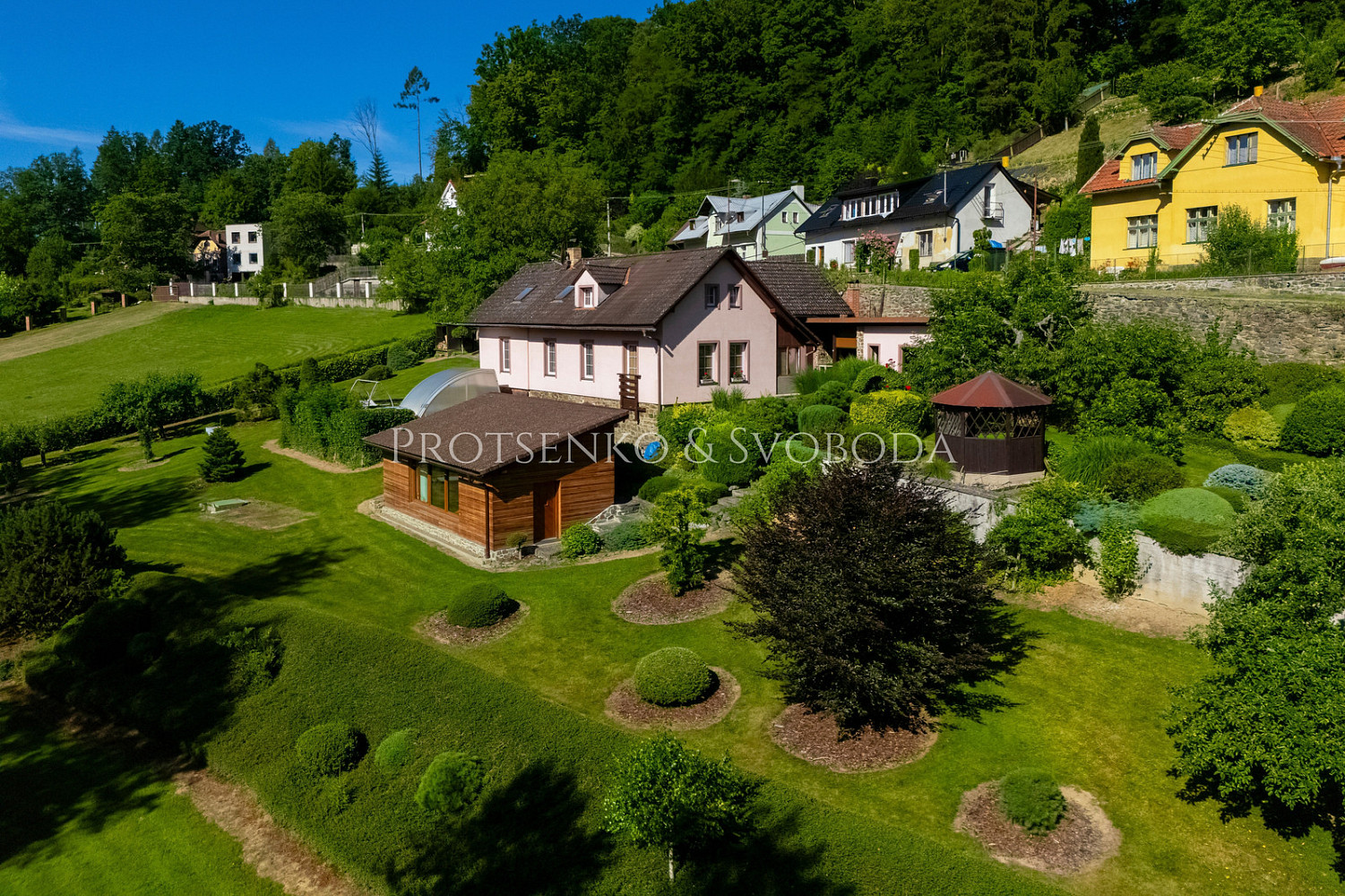 Prodej domu 257 m² s pozemkem 4 348 m²