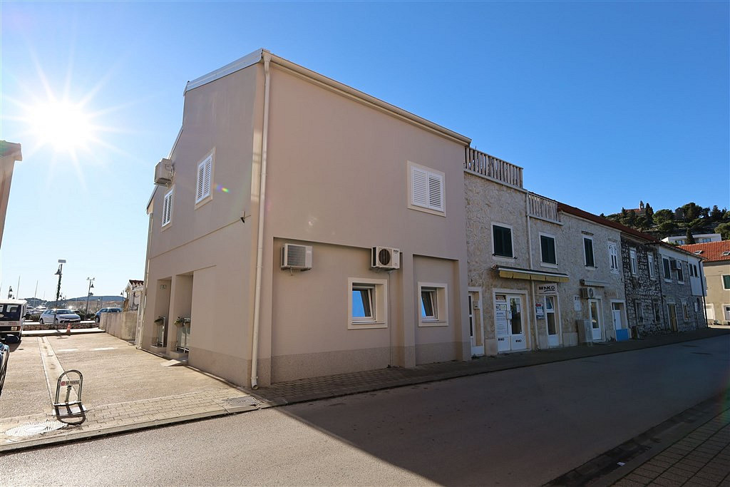 Prodej domu 400 m² s pozemkem 150 m² — photo 2