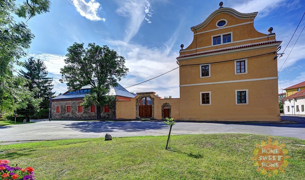 Prodej ubytovacího objektu 1 761 m², Tursko – fotka 1 z 21