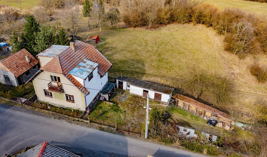 Prodej domu 140 m² s pozemkem 1 086 m², Lhotky – náhled fotky 2