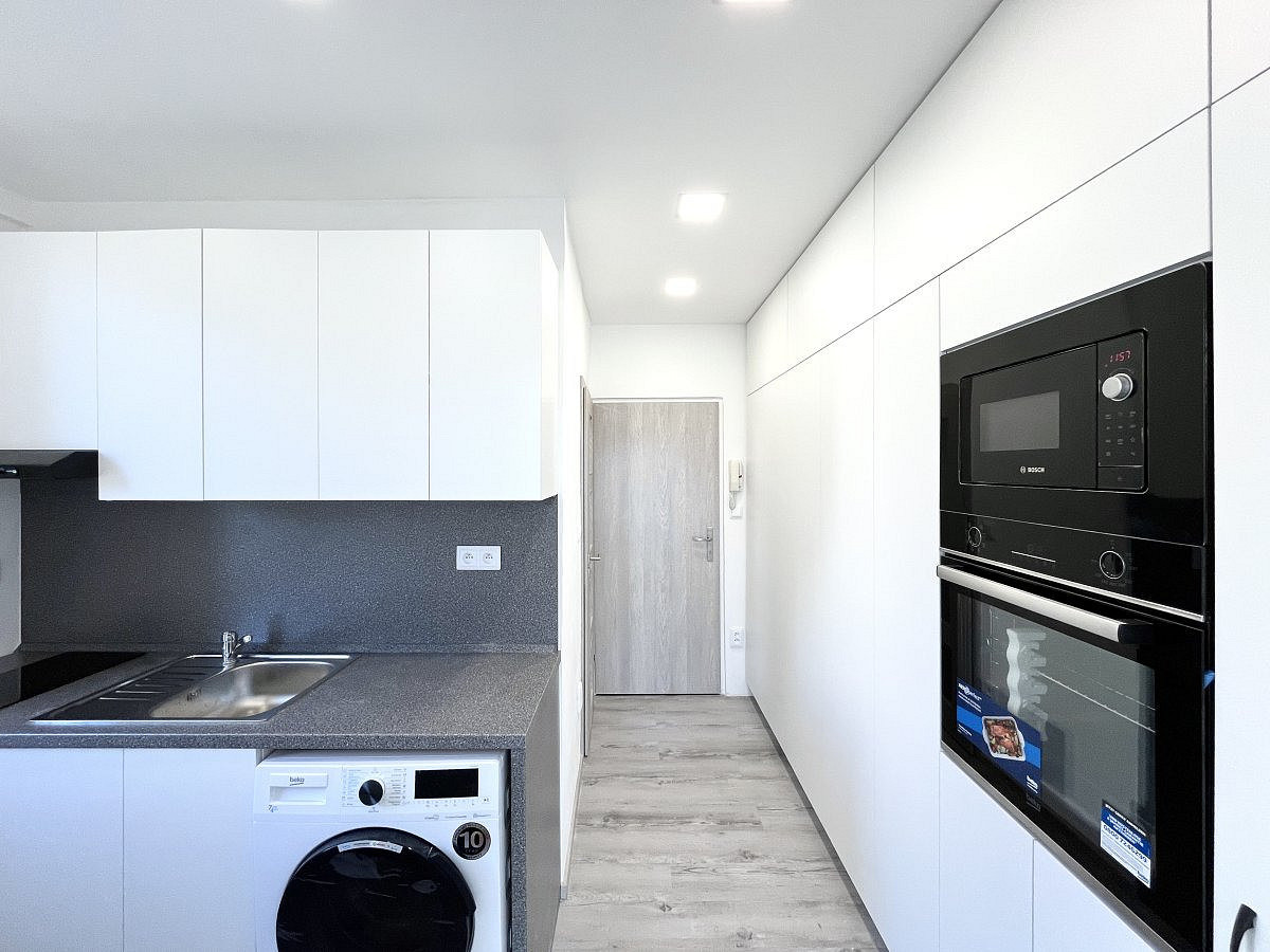Pronájem bytu 1+1 28 m² – fotografie 2