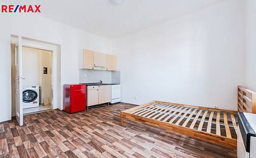 Prodej bytu 1+kk 23 m², Révová, Praha 10 - Strašnice