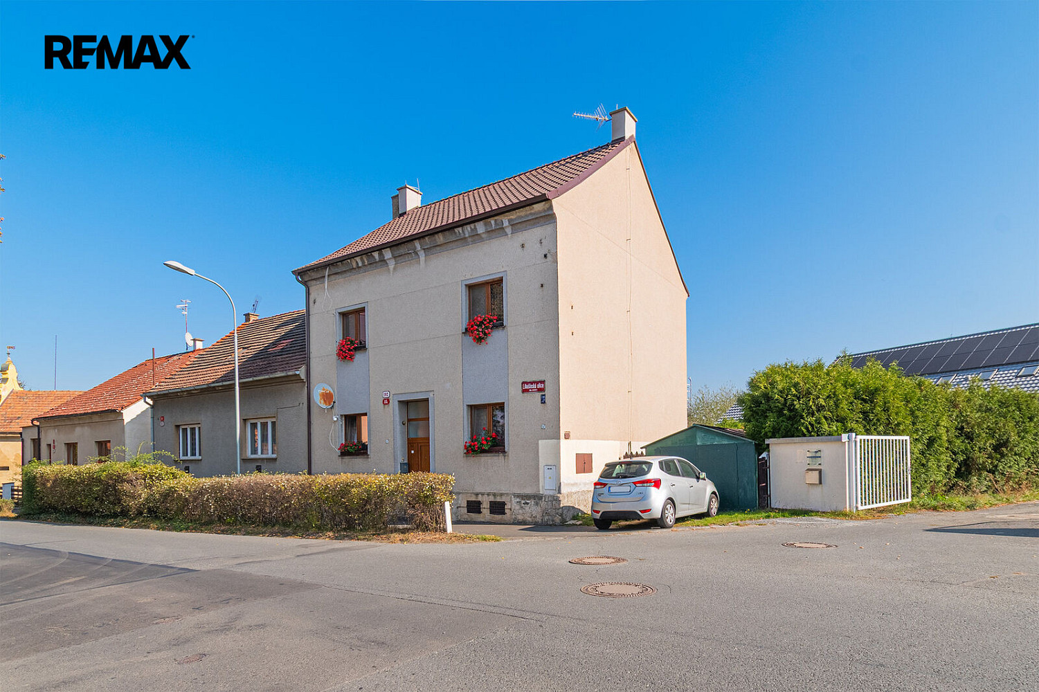 Prodej domu 200 m² s pozemkem 387 m² – fotografie 2
