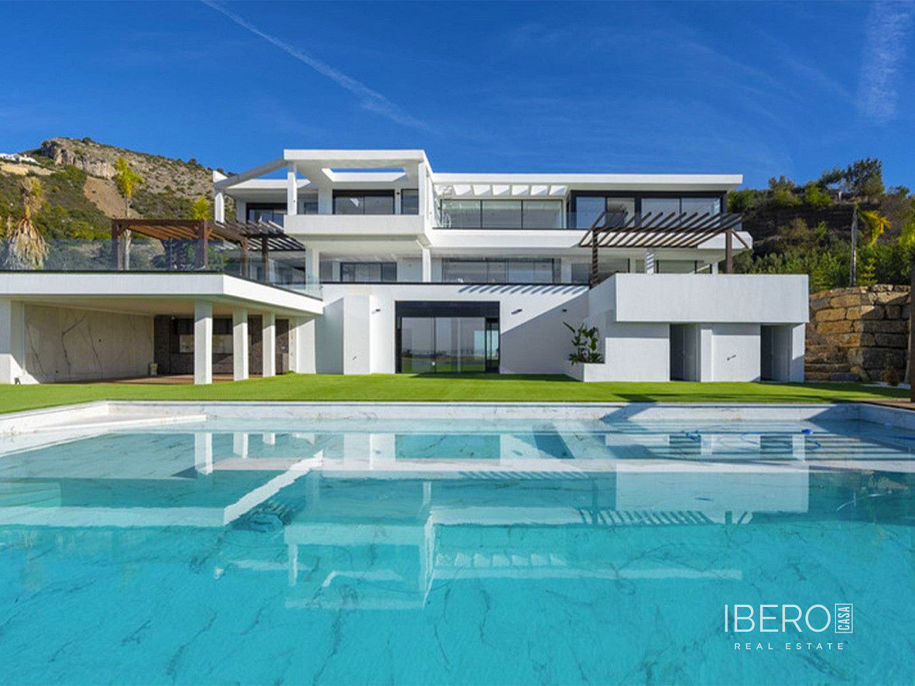 Prodej domu 1 174 m² s pozemkem 4 681 m²