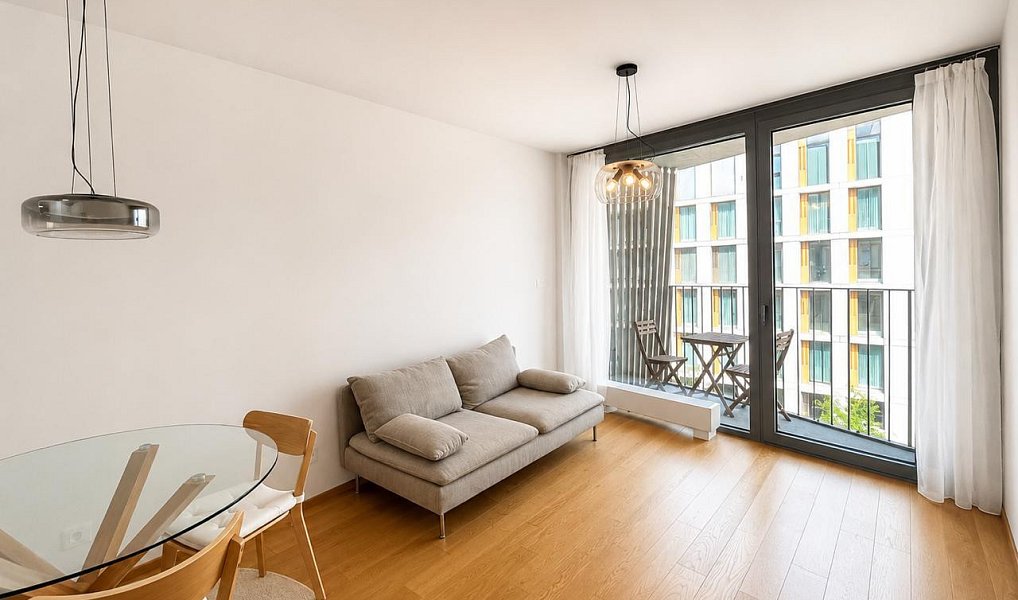Pronájem bytu 2+kk 56 m², Praha – náhled fotky 2