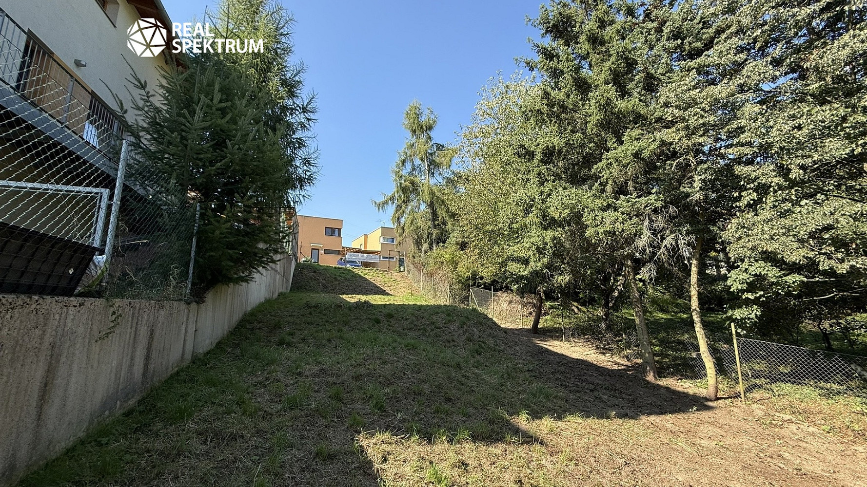 Prodej stavebního pozemku 323 m² – fotografie 2