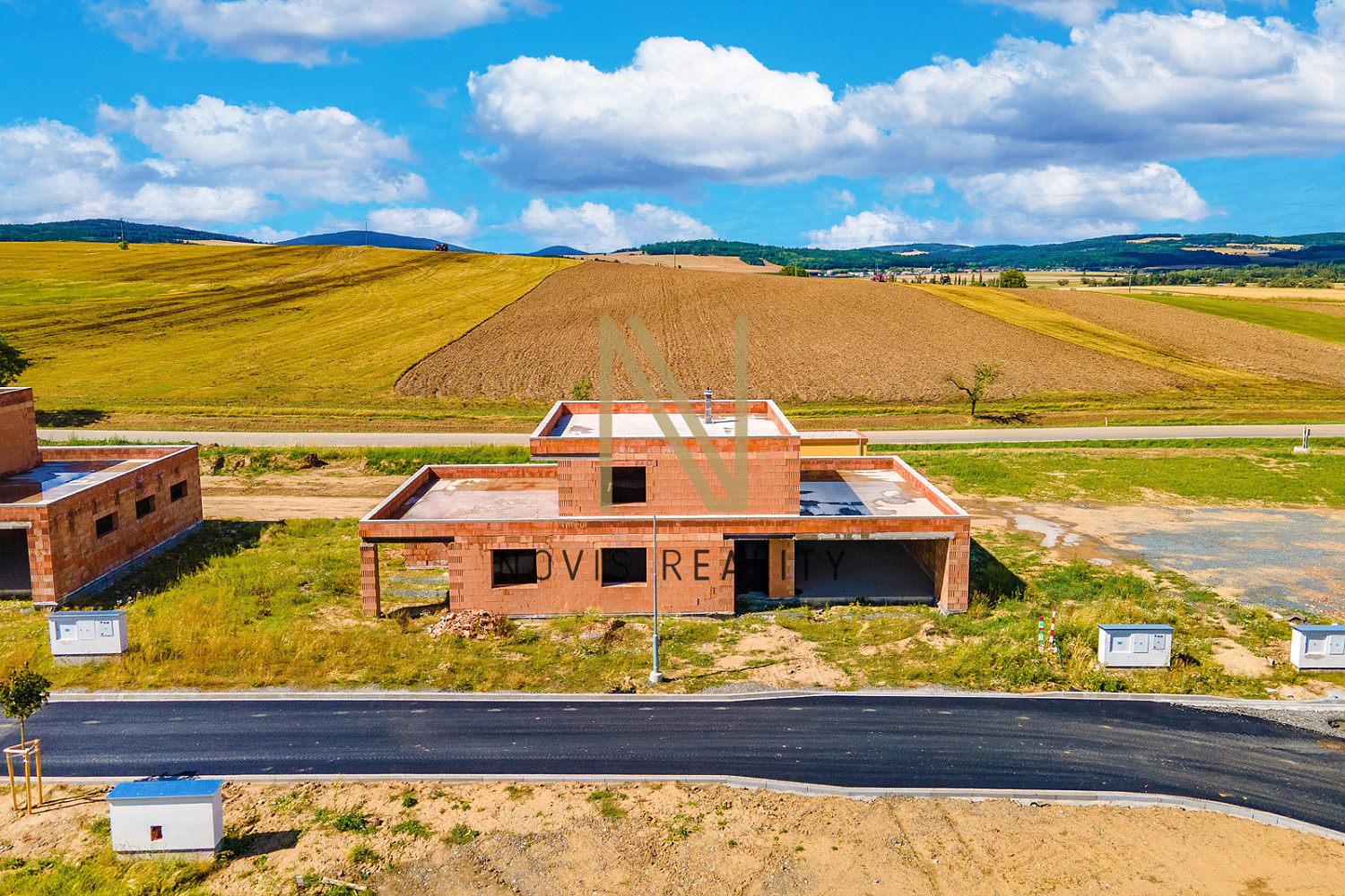 Prodej domu 233 m² s pozemkem 734 m² – pohled 2
