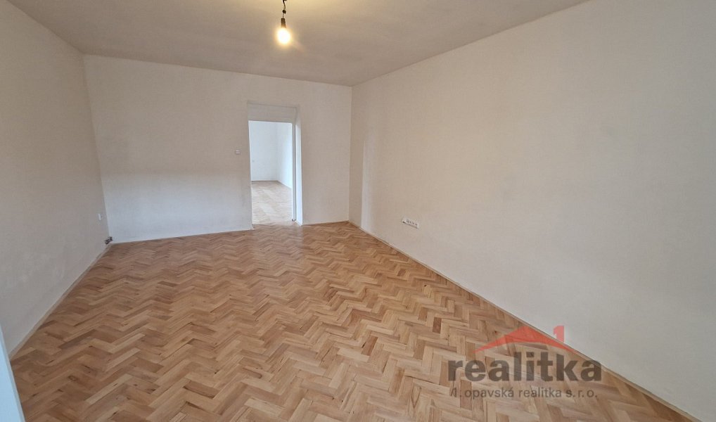 Pronájem bytu 3+1 106 m², Opava – náhled fotky 2