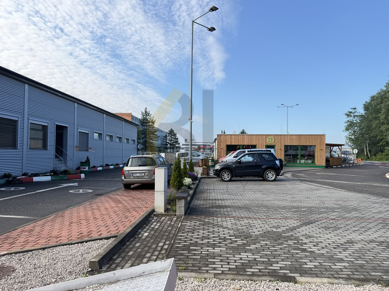 Pronájem obchodních prostor 600 m² – fotografie 4