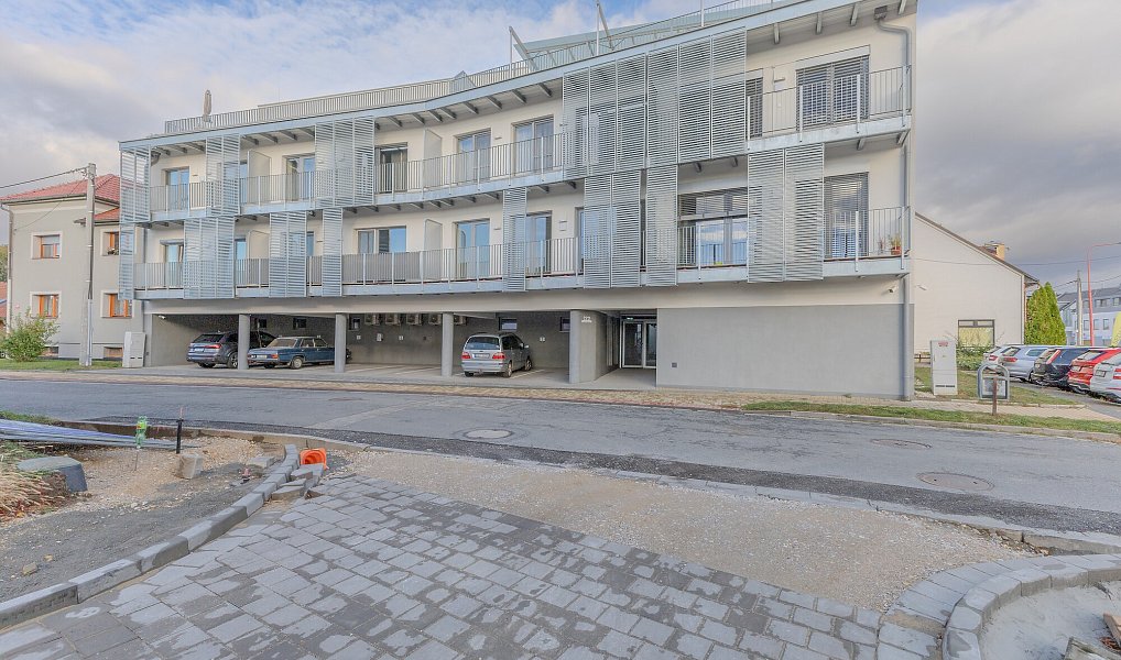 Pronájem bytu 2+kk 84 m², Staré Město – fotka 1 z 13