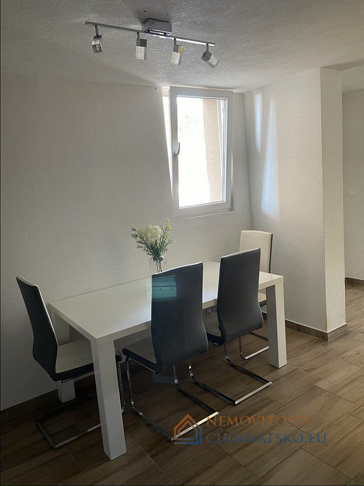 Prodej bytu 2+kk 74 m² – pohled 3