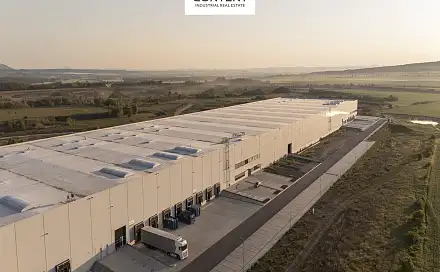 Pronájem skladovacích prostor 4 000 m², Kozomín, okres Mělník