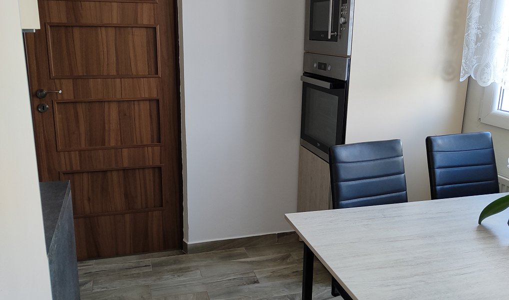 Pronájem bytu 3+1 67 m², Planá – náhled fotky 3