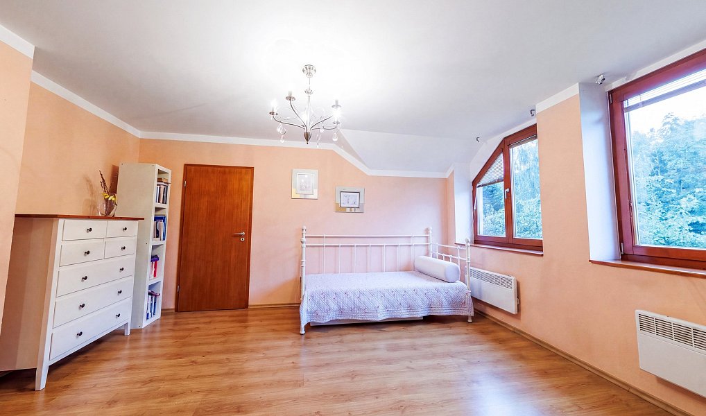 Prodej domu 310 m² s pozemkem 4 643 m², Okrouhlá – náhled fotky 27