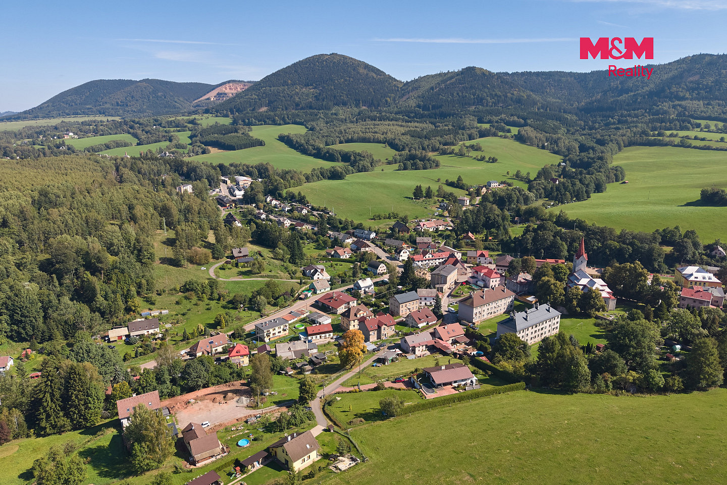 Prodej stavebního pozemku 1 093 m²