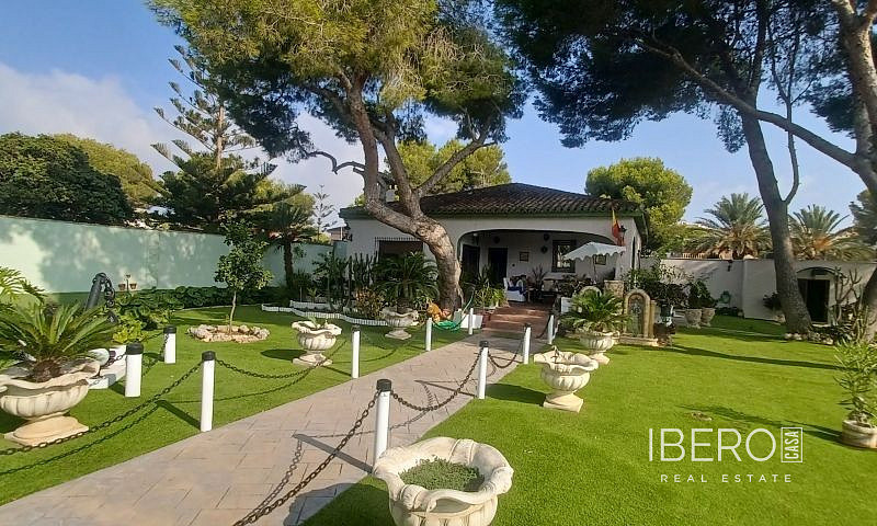 Prodej domu 250 m² s pozemkem 1 500 m²