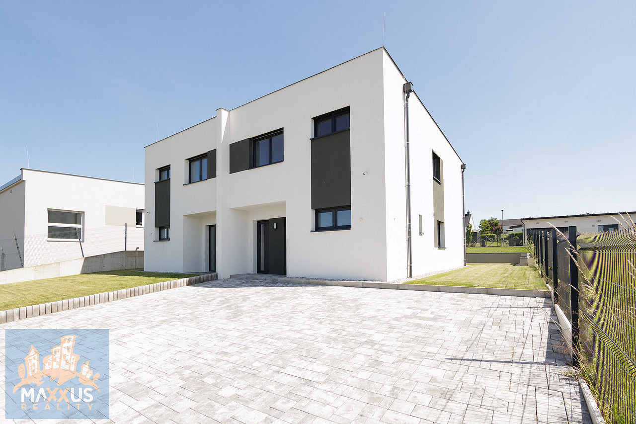 Prodej domu 280 m² s pozemkem 857 m² – fotografie 2