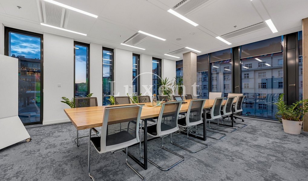 Pronájem kanceláře 1 560 m², Praha – náhled fotky 2