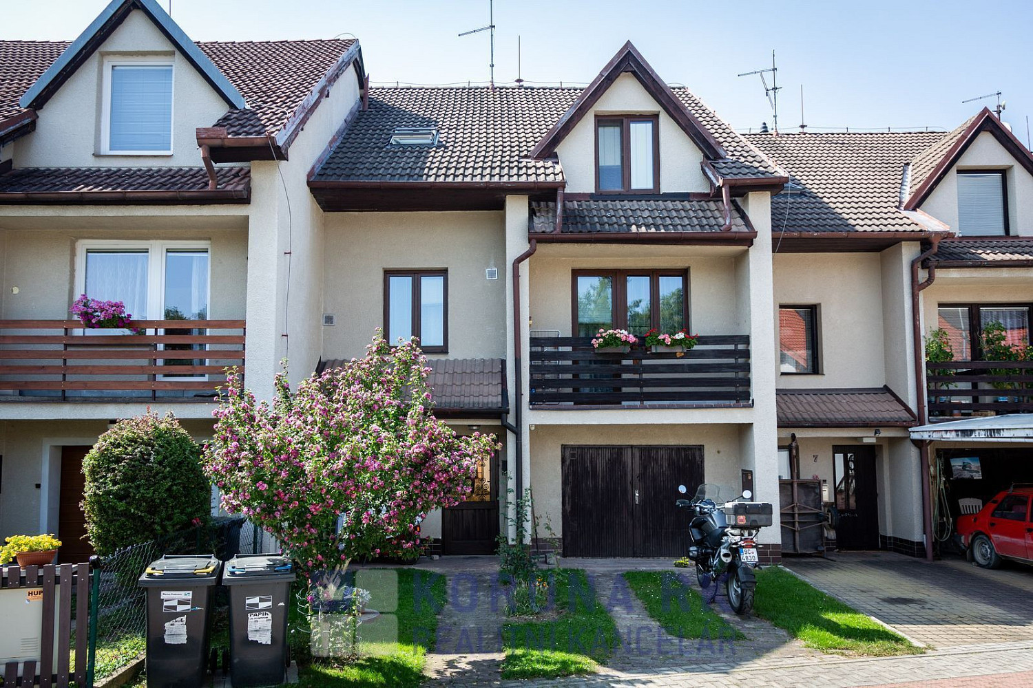 Prodej domu 196 m² s pozemkem 270 m² – fotografie 2