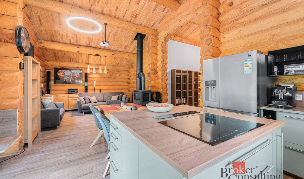 Prodej domu 154 m² s pozemkem 1 388 m², Kamenice – náhled fotky 2