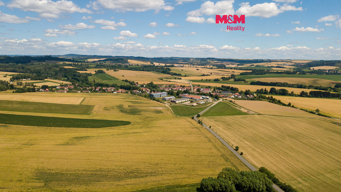 Prodej pole 104 622 m²