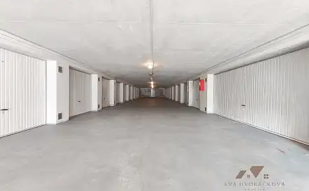 Prostorná garáž v centru Zlína., U Náhonu, Zlín