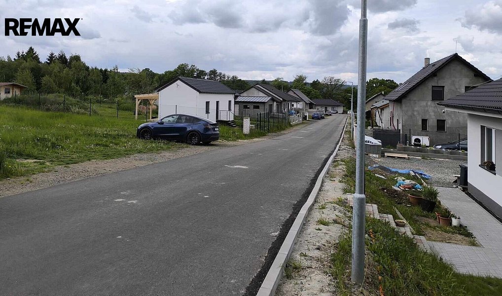 Prodej stavebního pozemku 1 262 m², Zavidov – náhled fotky 9