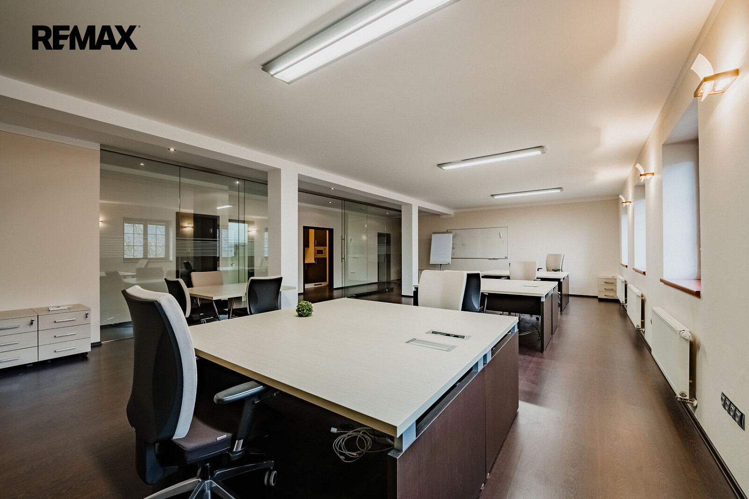 Prodej kanceláře 214 m² – fotografie 3