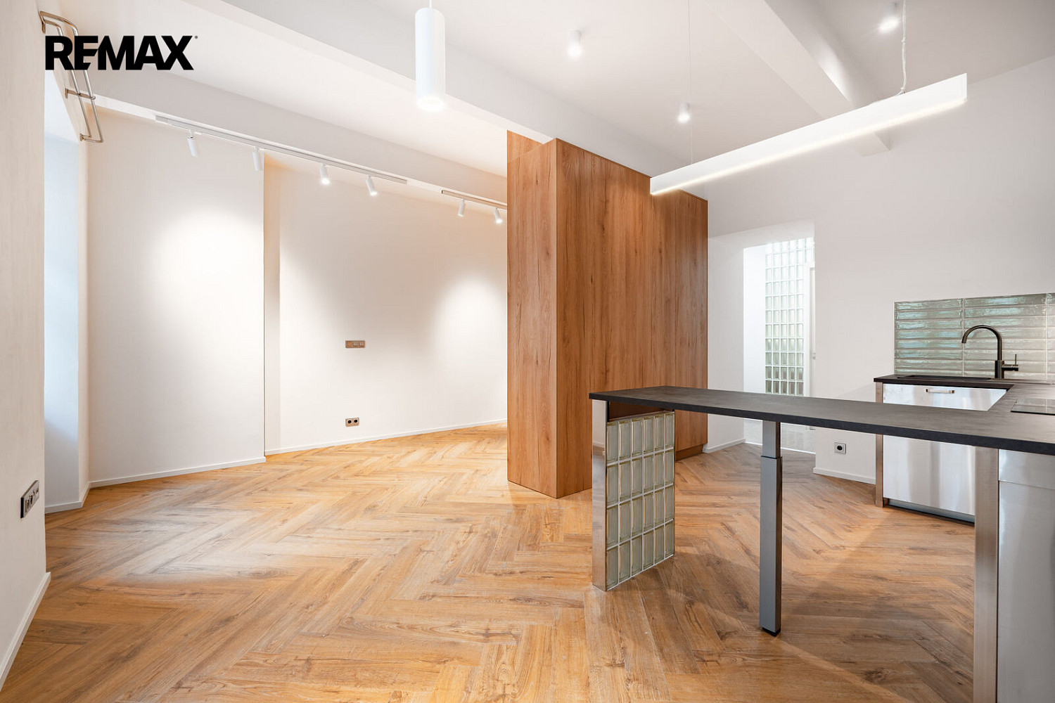 Pronájem bytu 1+kk 45 m² – fotografie 3