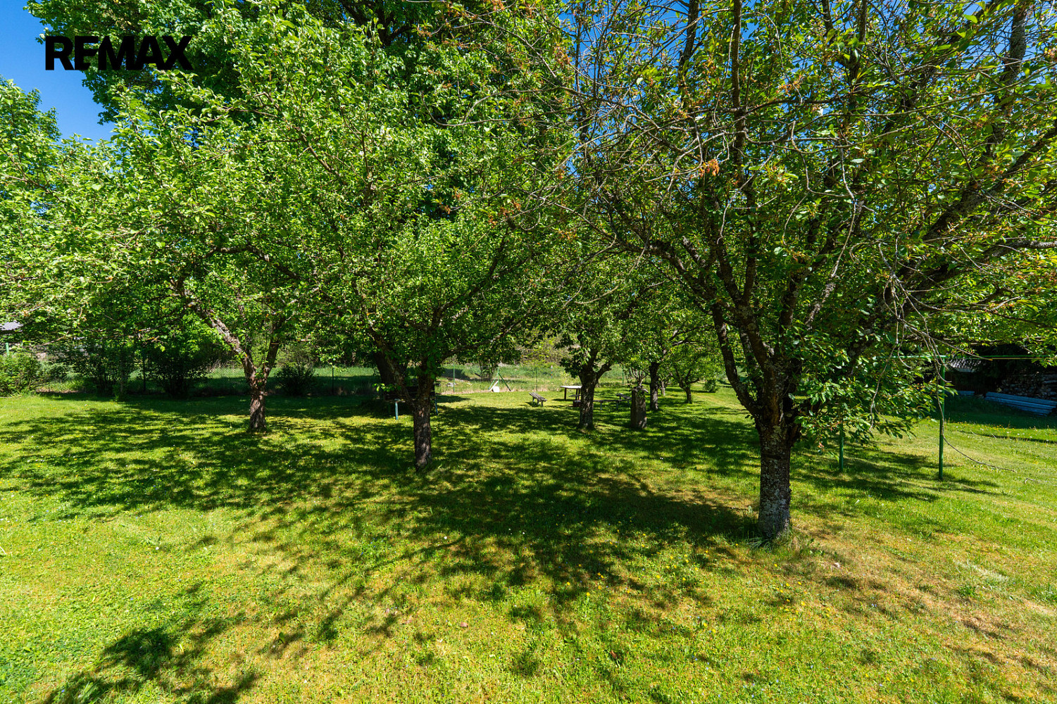 Prodej stavebního pozemku 1 408 m² – pohled 5
