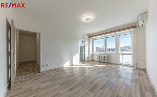 Pronájem bytu 1+1 35 m², K podjezdu, Praha 4 - Nusle