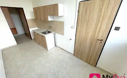 Pronájem bytu 2+1 50 m², nám. Armády, Znojmo