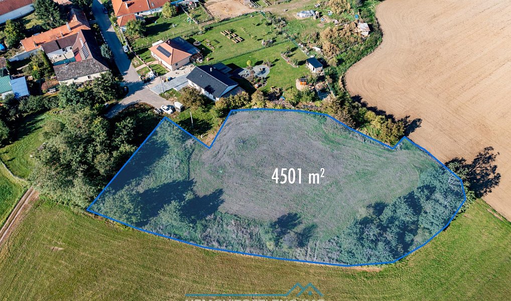 Prodej stavebního pozemku 4 501 m², Slup – náhled fotky 2