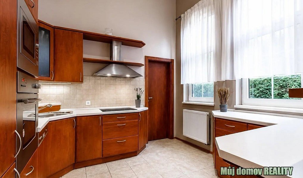 Pronájem domu 1 300 m² s pozemkem 1 022 m², Praha – náhled fotky 5