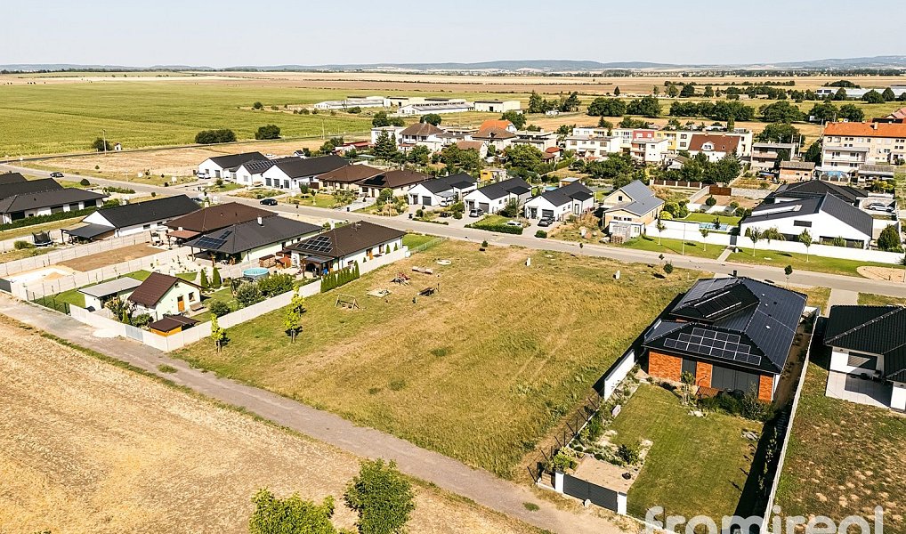 Prodej stavebního pozemku 726 m², Cvrčovice – náhled fotky 3
