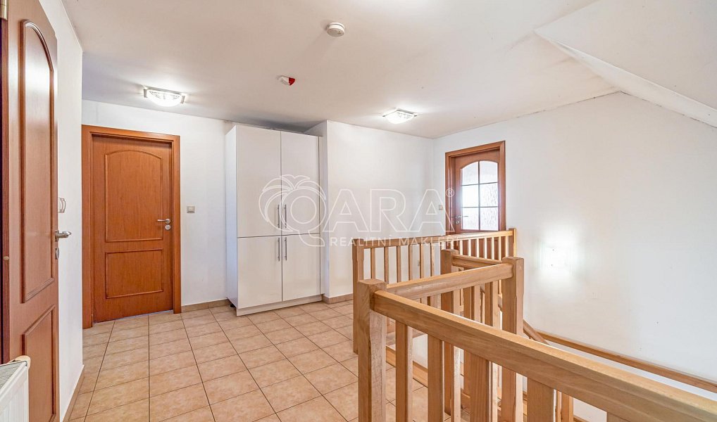 Prodej domu 209 m² s pozemkem 1 132 m², Zlosyň – náhled fotky 16