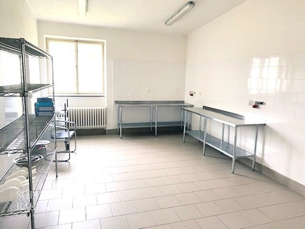 Prodej komerčního objektu (jiného typu) 700 m² – fotografie 5